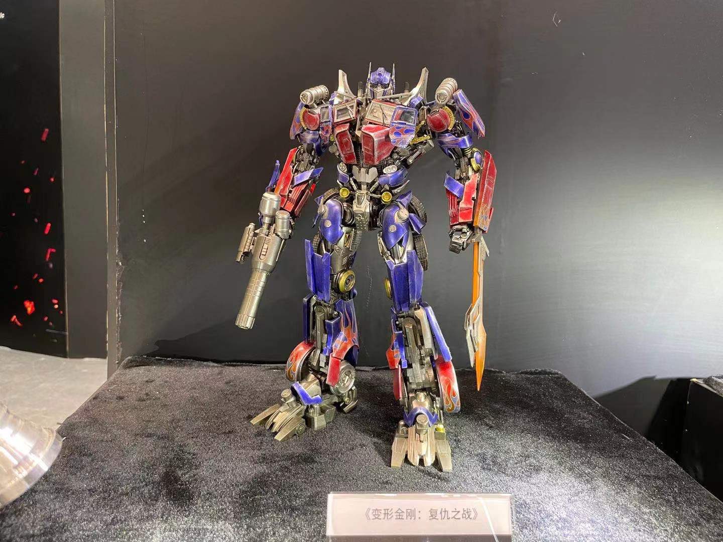 WonderFest 2021 - threezero DLX ROTF Jetfire and Optimus Prime